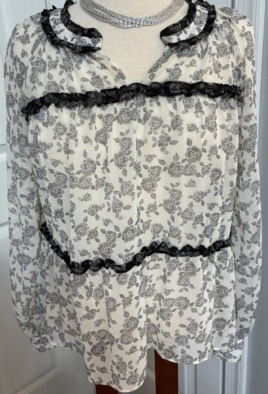 Vince Camuto Black White Rose Floral Split Neck Sheer Floaty Blouse Small